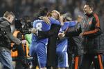 triumf. Chelseas manager Roberto Di Matteo (midt) krammer Frank Lampard på en lun maj-aften i år, da Chelsea vandt Champions League-trofæet. 