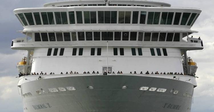 Mindetur. MS Balmoral forlod Southhampton den 8. april med det samme antal rejsende, som Titanic havde ombord, da det forlod samme havn næsten 100 år tidligere. 