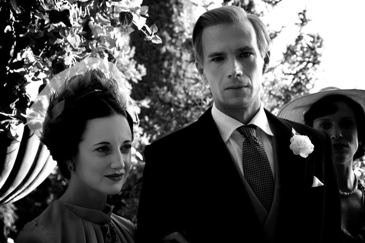 Alt for dig. Edward VIII  fravalgte det hele kongerige for at gifte sig med  amerikanske mrs. Simpson. Madonna har  instrueret 'Wallis &amp; Edward' over kærlighedshistorien. 