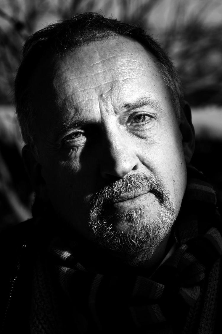 Frygt. Jussi Adler Olsen skræmmer ikke bare sine læsere. Han har nu også fået politikere og kulturpersonligheder i Allerød til at bæve - efter trusler om at flytte fra byen. 