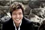 sællert. Thomas Vinterberg har grund til at være glad. Hans nye film, 'Jagten', er populær blandt filmkøbmændene på European Film Market under Berlinalen. 
