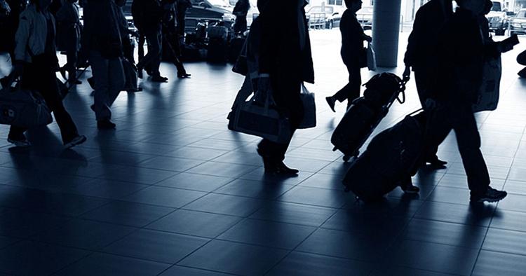 UDLEVERING. Europa-Parlamentet har godkendt en aftale, der indebærer, at EU-landene skal udlevere data om flypassagerer til de amerikanske myndigheder. 