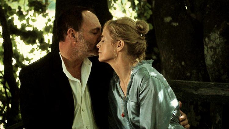 trekant. Med Struensee-filmen 'En kongelig affære' har også 'Caroline - den sidste rejse' fået fortjent revanche i nyklippet version. 