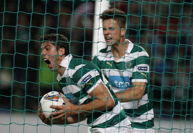 SEJRSKURS. Emiliano Insua (tv) sendte med sin scoring for sporting Lissabon sin klub på vej mod finalen i Europa League. 