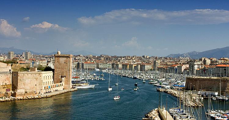 OVERSET. Marseille er en af de franske storbyer, der står i skyggen af den gamle traver Paris. 