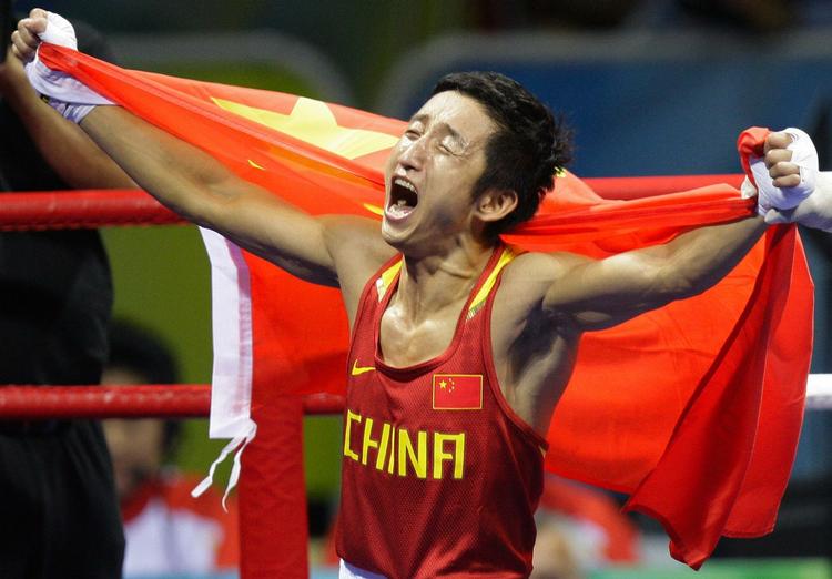 Guld. Bokseren Zou Shiming sikrede Kina OL-guld i letfluevægt på hjemmebane i Beijing i 2008. 
