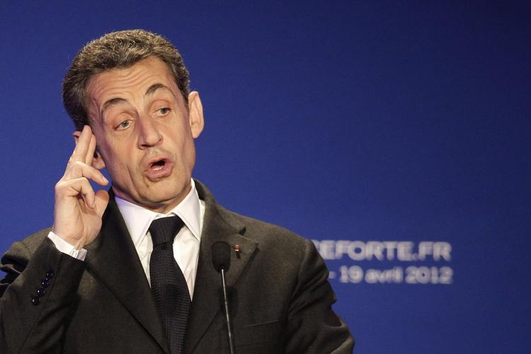 Stemmejagt. Den franske præsident Nicolas Sarkozy har set mange at sine tidligere tilhængere sive til den højre orienterede kandidat Marie Le Pen. Derfor skruer han nu op for en mere indvandrerkritiske retorik. 