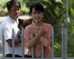 Boykot. Aung San Suu Kyi og de nyvalgte medlemmer af oppositionen i Myanmar vil ikke sværge troskab til forfatningen. Derfor møder de ikke op til første møde i parlamentet. 