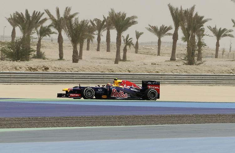 Arbejde. Mark Webber i sin Red Bull-racer kører om VM-point på søndag, men antyder, at han egentlig helst ville være foruden. 