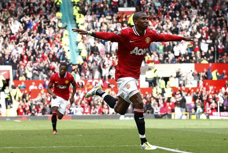 Faldende. Ashley Youngs lette bentøj er ved at give ham et kedeligt ry. 