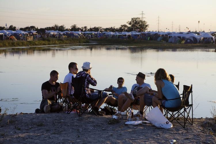 Festival. Der er altid masser af liv på Roskildes campingareal. I år kan festivalgæsterne selv bygge en stor del af pladsen op fra bunden. 