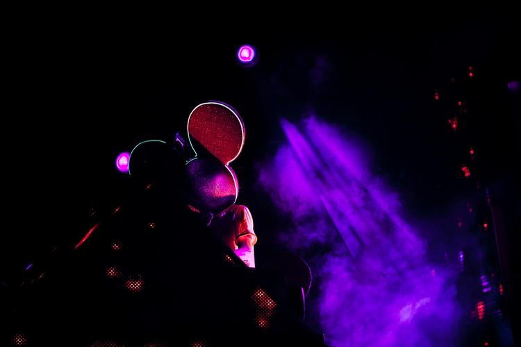 Inkognito. Deadmau5's faste vartegn er hans karakteristiske musemaske. 