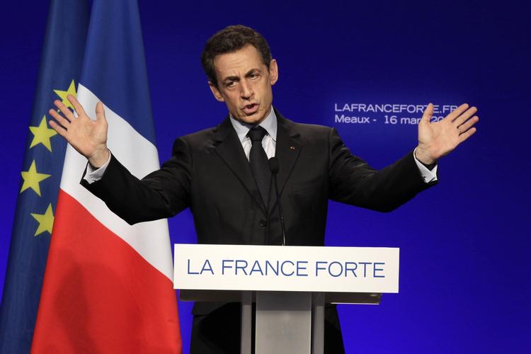 I en tale til det franske folk kort efter, at den 23-årige Mohamed Merah er fundet død, opfordrer præsident Sarkozy sine landsmænd til at bevare roen. 