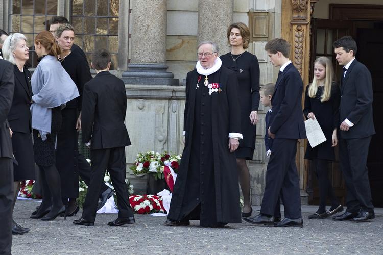Farvel. Tidligere provst ved Holmens Kirke Claus Harms stod for begravelsen. 