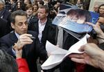 Frankrig. Præsident Nicolas Sarkozy  afgav sin stemme ved valget i Paris tidligere i dag. 