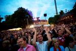 Musik i haven. Tivoli sparer på det gamle promenadeorkester for at satse på en bredere musikalsk profil, der blandt andet inkluderer fredagsrock på Plænen. Nedskæringerne har fået kapelmesteren for orkestret til at forlade sin stilling. 