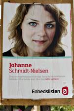 Profilering. Ved folketingsvalget i fjor prydede blandt andet Johanne Schmidt-Nielsens ansigt Ehedslistens valgplakater. Det skal være slut nu. Partiets græsrødder mener, at det strider mod partiets kollektive linje. 