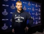 Skuffet. Jannik Hansen, der for et år siden blev den første danske spiller i en NHL-finale, skal lige fordøje slutspilsskuffelsen, inden han sætter fokus på VM-turneringen. 