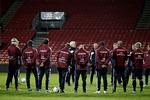 Ssssh. Det er slut med at kvidre på Twitter, mens man repræsenterer Danmark ved EM i fodbold. 