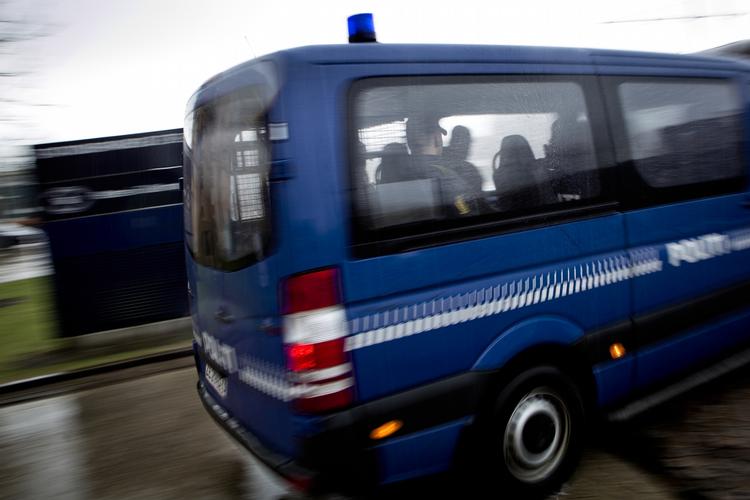SIKKERHED. Politiet har sat adskillige bejtente af til at bevogte retssalen og de tiltalte under terrorsagen i Glostrup. 