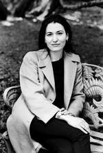 Intens. Nicole Krauss har skrevet en flerstrenget fortælling om erindringens byrde og fortryllelse, og hvor et gammelt skrivebord spiller en særlig rolle. 