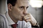 egenrådig? »Han svarer jo bare, hvad der passer ham«, lyder kritikken af forsvarsminister Nick Hækkerup fra Venstres forsvarsordfører, Troels Lund Poulsen. 