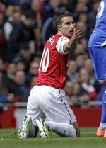 hædret. Robin van Persie har været med til at holde Arsenal tæt på toppen efter en miserabel sæsonstart for klubben. 