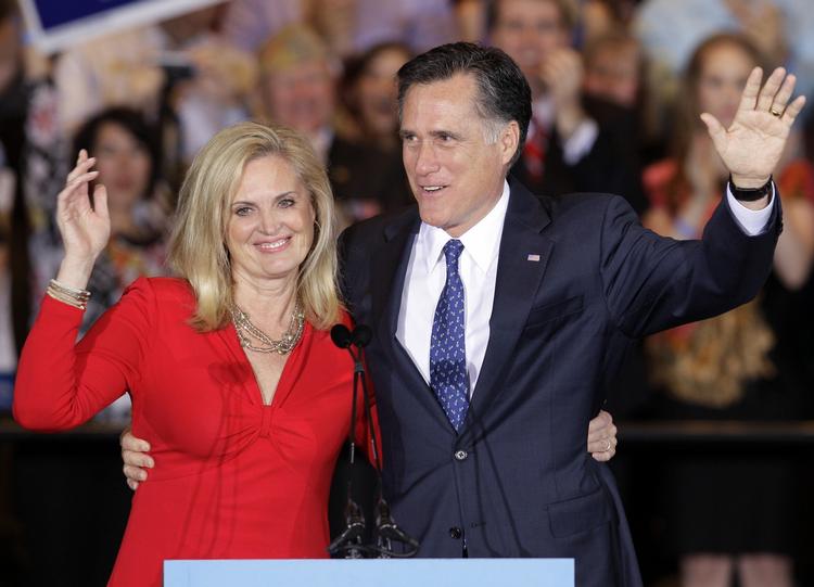 Lokkemiddel. Flere mener, at Romney nu bør trække sin kone, Ann Romney, mere ind i valgkampen. 