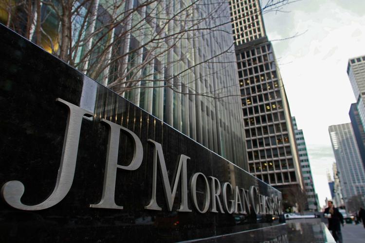 Medejere. Danske pensionskasser ejer aktier i større udlandske selskaber, som for eksempel JP Morgan Chase. 
