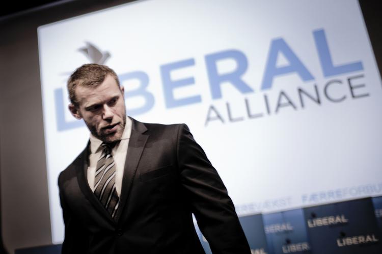 boligpolitik. Det er et eksempel på en alt for stor stat, når folketingsmedlemmer fra provinsen får støtte til at bo i København, mener Joachim B. Olsen (LA). 