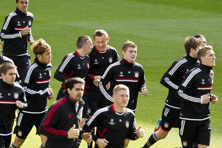 opvarmning. Flere af Bayerns spillere kan løbe ind i karantæne med et gult kort i semifinalen mod Real Madrid i aften. 