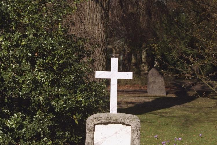 begravet. Indtil 1. oktober er det muligt at hæve indbetalte efterlønsbidrag skattefrit. Det gælder også for arvinger til efterlønsbidragere. 
