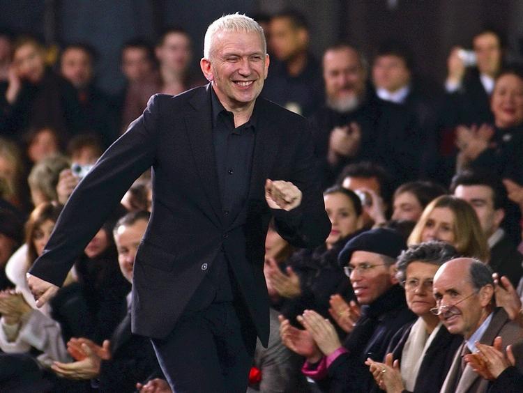 Modekonge. Designer Jean Paul Gaultiers signaturparfume er Le male med den kendte flakon, der forestiller en torso. 