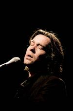 Nyt. Rufus Wainwright præsenterede sangene fra sit nye album 'Out of the Game' stående foran sit band og satte sig kun få gange til rette bag sit piano.