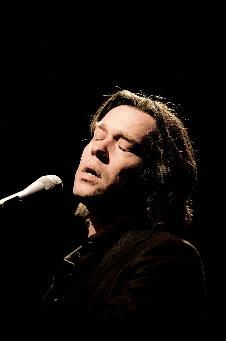 Nyt. Rufus Wainwright præsenterede sangene fra sit nye album 'Out of the Game' stående foran sit band og satte sig kun få gange til rette bag sit piano.