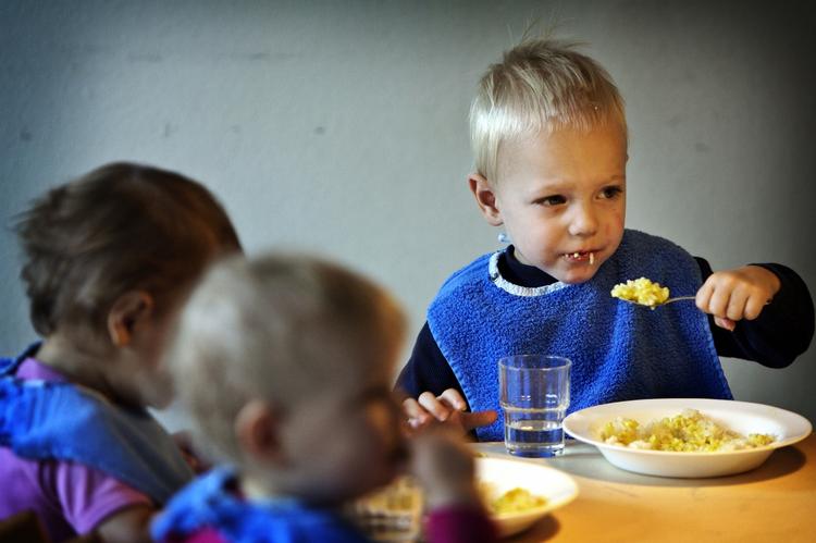 Garantier. »Folk må ikke blive forhindret i at passe deres arbejde, fordi de får et barn. Det er et af byens største problemer«, siger den konservative Rasmus Jarlov. 