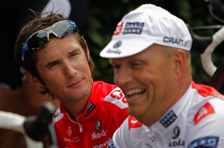 Frank Schleck og holdejer Bjarne Riis under årets Tour de France. 