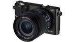 FOTOGRAFISK. Ud over at være sociale via WiFi, byder Samsungs NX210 og NX1000 på et slankere design, end man er vant til på kameraer, hvor objektivet kan skiftes ud. Lige med undtagelse af en enkelt Sony-model, der sjovt nok hedder næsten det samme. 