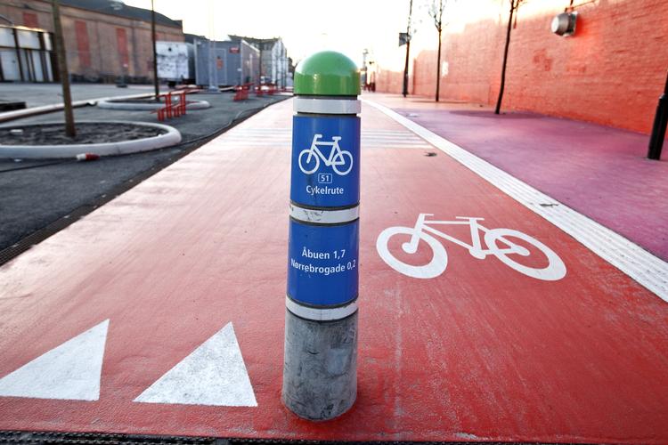 Lukning. Cykling forbudt på den røde cykelsti siger Københavns Kommune. 