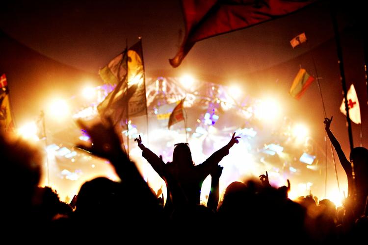 Kontrovers. Roskilde Kommune har gjort en lokal planteskoleejer meget vred, fordi kommunen har taget hans jord, som Roskilde Festival kan få gavn af. 