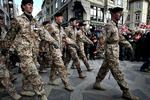 VETERANER. Soldaterne fra hold 10 er kommet hjem fra krigen i Afghanistan og går parade gennem Københavns gader. 