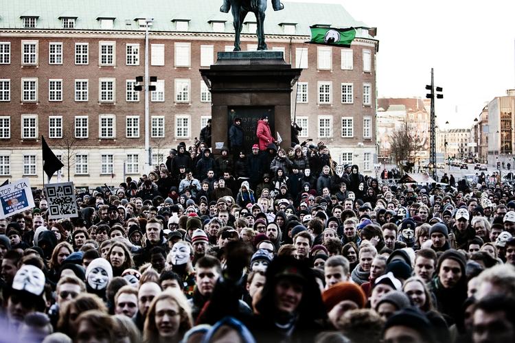 Protest. Det ser ud til at de massive folkelige protester har båret frugt. ACTA kan måske være fortid. 