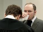 Anders Behring Breivik blev formentlig ikke påvirket af de over 40.000 nordmænd, der i går gik på gaden og sang i protest mod massemorderen, mener hans forsvarer. 