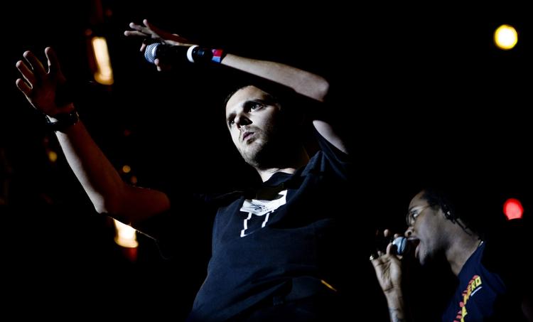 Skinner.  The Streets-frontmanden Mike Skinner leverede en anmelderrost koncert på Roskilde Festival i 2008.  Nu er han klar til at levere et dj-sæt til årets Distortion. 
