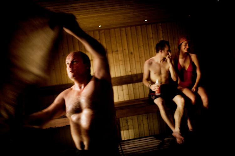 Blufærdig. André matell er lige begyndt at køre gus i Emdrup, så han skal ikke nyde noget af at blive sammenlignet med de bademestre, der stilller op til DM i saunagus. 