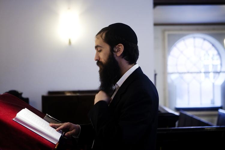 JØDEHAD. Rabbiner Shneur Kesselman fra Malmø, hvor mange medlemmer af byens jødiske menighed overvejer at flytte på grund af chikane og overfald. Nu kritiserer udsending fra Det Hvide Hus byens borgmester for at have et antisemitisk sprogbrug. 