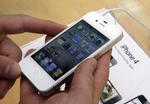 Netværksproblemer. Kort efter Apple lancerede deres iPhone 4, blev de mødt af en storm af prostester over afbrudte samtaler. Særligt venstrehåndede var hårdt ramt. 