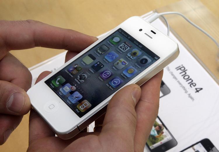 Netværksproblemer. Kort efter Apple lancerede deres iPhone 4, blev de mødt af en storm af prostester over afbrudte samtaler. Særligt venstrehåndede var hårdt ramt. 