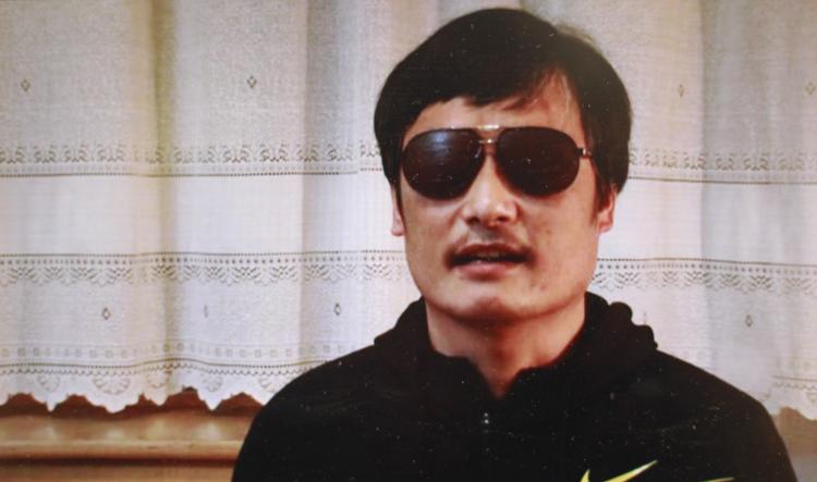 Abortmodstander. Chen Guangcheng ses her på YouTube-videoen, der blev lagt ud forleden. 