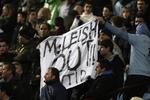 tabere. Aston Villa-fans protesterede mod holdets manager, Alex McLeish, da holdet tabte til Bolton tidligere på ugen. Billedet er fra en protestaktion i februar, da holdet også tabte - dengang til Manchester City. 